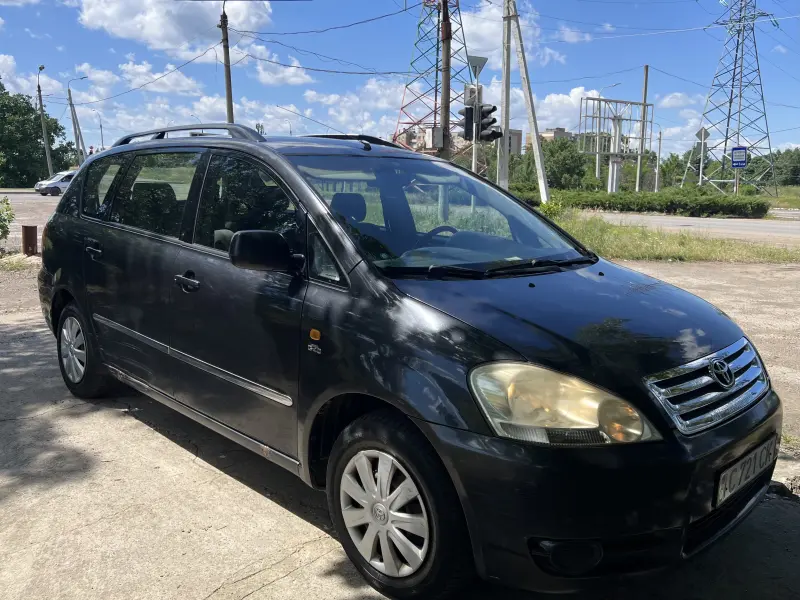 Toyota Avensis Verso, 2003
