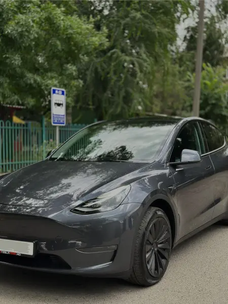 TESLA Y, 2023