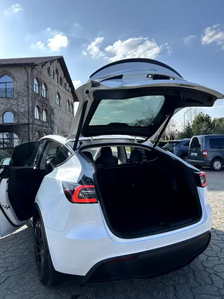 TESLA Y, 2021