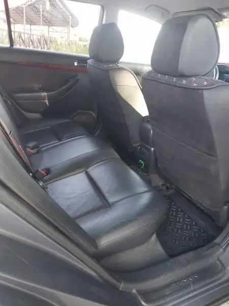 Toyota Avensis, 2004