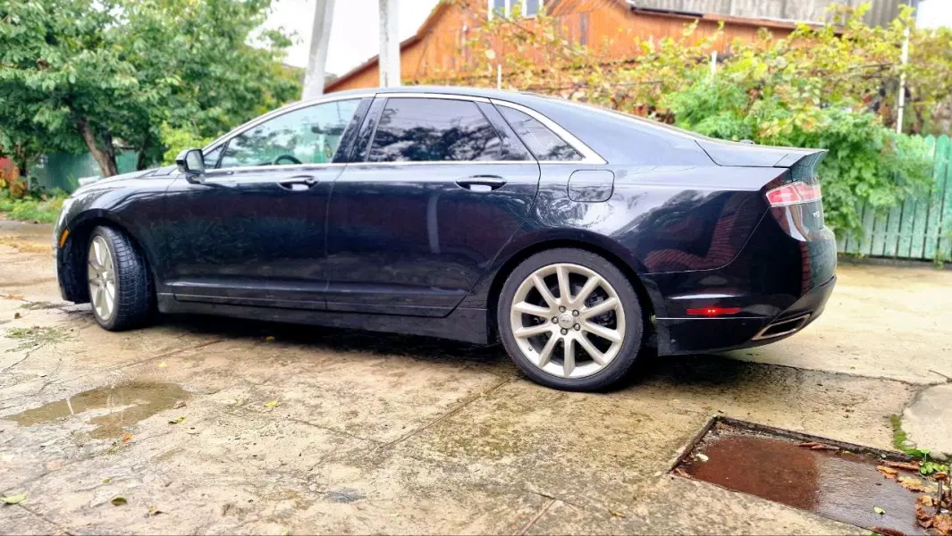 Lincoln MKZ, 2013