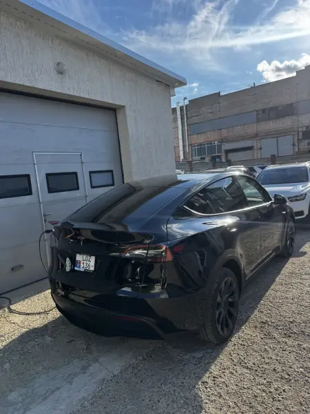 TESLA Y, 2023