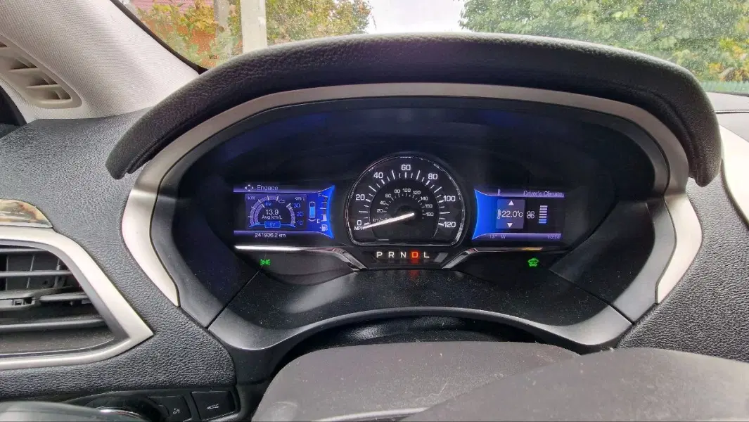Lincoln MKZ, 2013