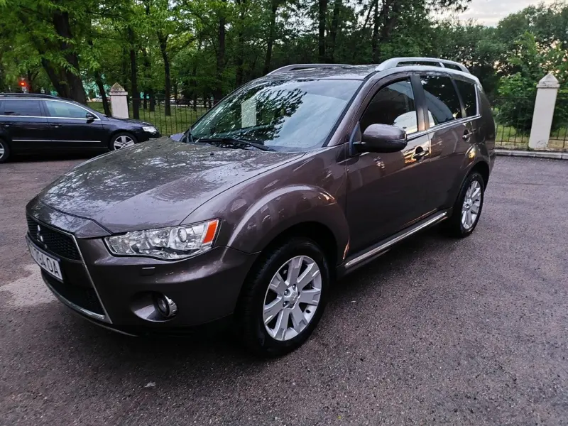 Mitsubishi Outlander, 2011