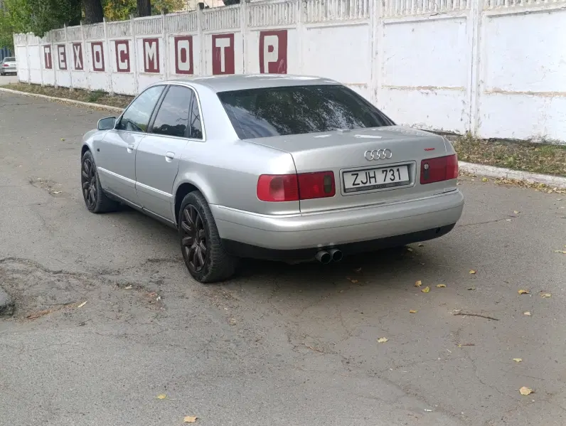 Audi A8, 2001