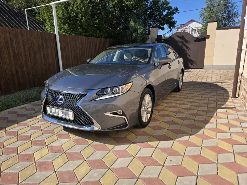 Lexus ES, 2014