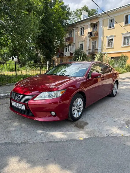 Lexus ES, 2013