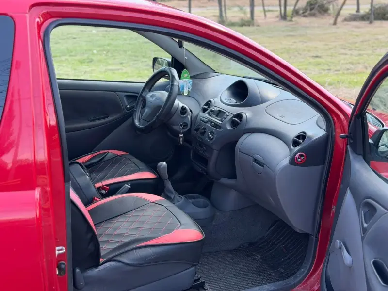 Toyota Yaris, 2002