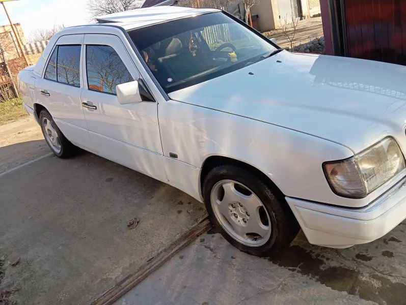 Mercedes-Benz W124, 1990