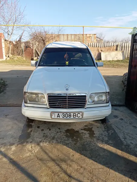 Mercedes-Benz W124, 1990
