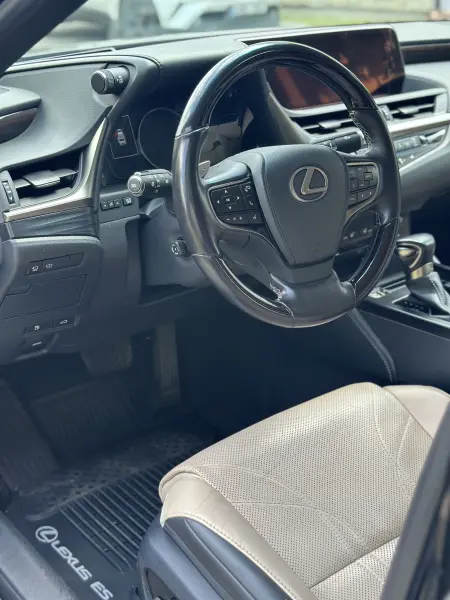 Lexus ES, 2019