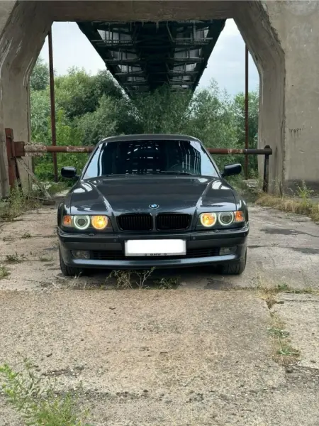 BMW 7 Series, 2000