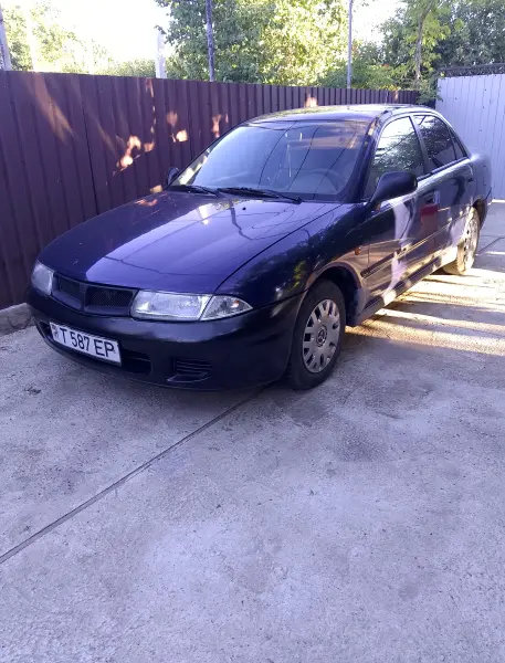 Mitsubishi Carisma, 1998