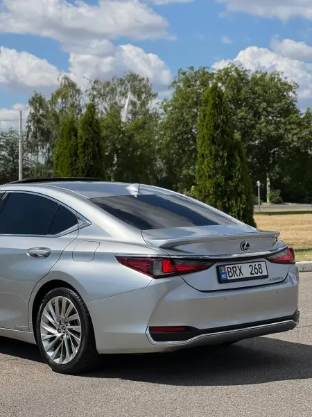 Lexus ES, 2022