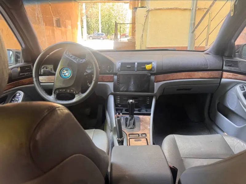 BMW 5 Series, 2001