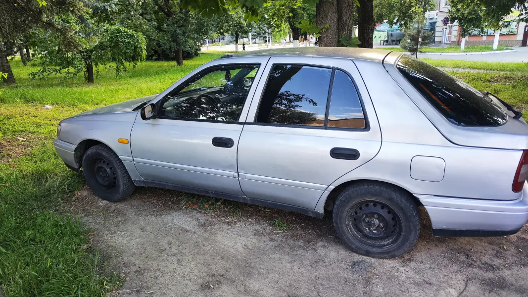 Nissan Sunny, 1993