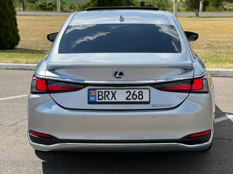 Lexus ES, 2022