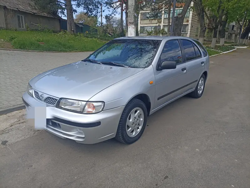 Nissan Almera, 1999