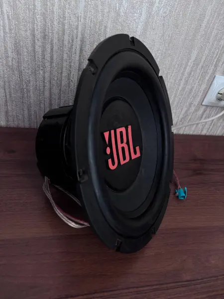 Продам динамик JBL