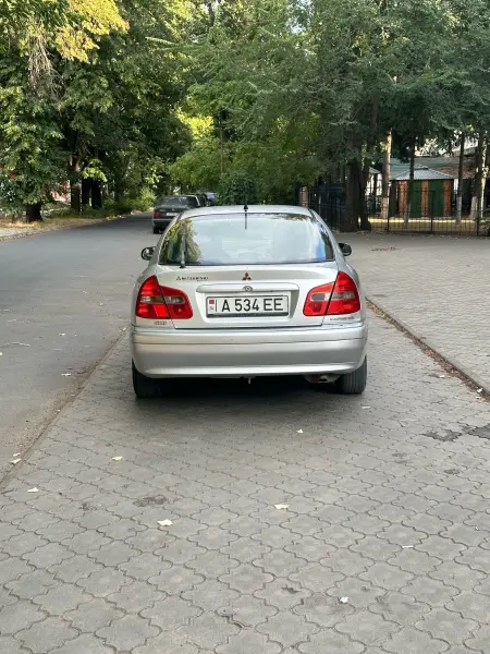 Mitsubishi Carisma, 2001