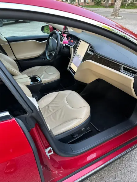 TESLA S, 2014