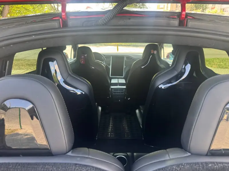 TESLA X, 2017