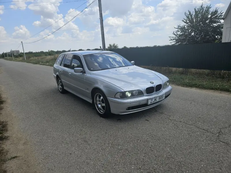 BMW 5 Series, 2001