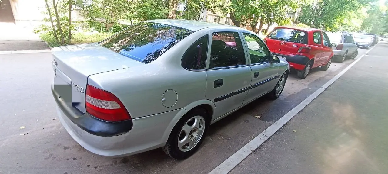 Opel Vectra, 1998