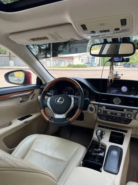 Lexus ES, 2013