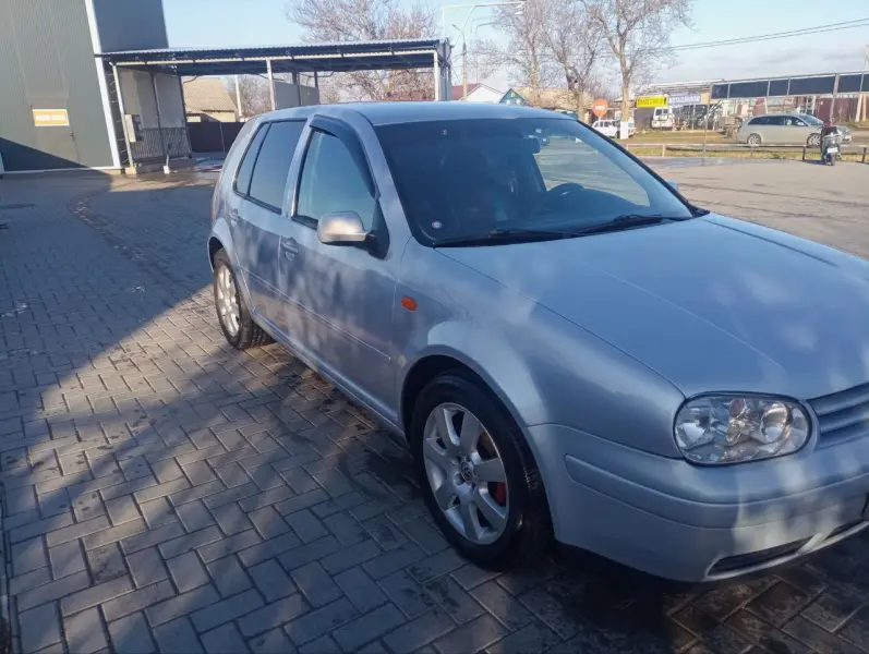 Volkswagen Golf, 2000