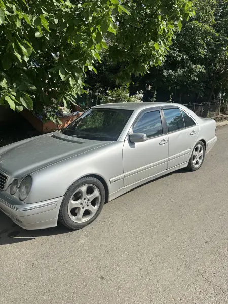Mercedes-Benz E-Class, 2001