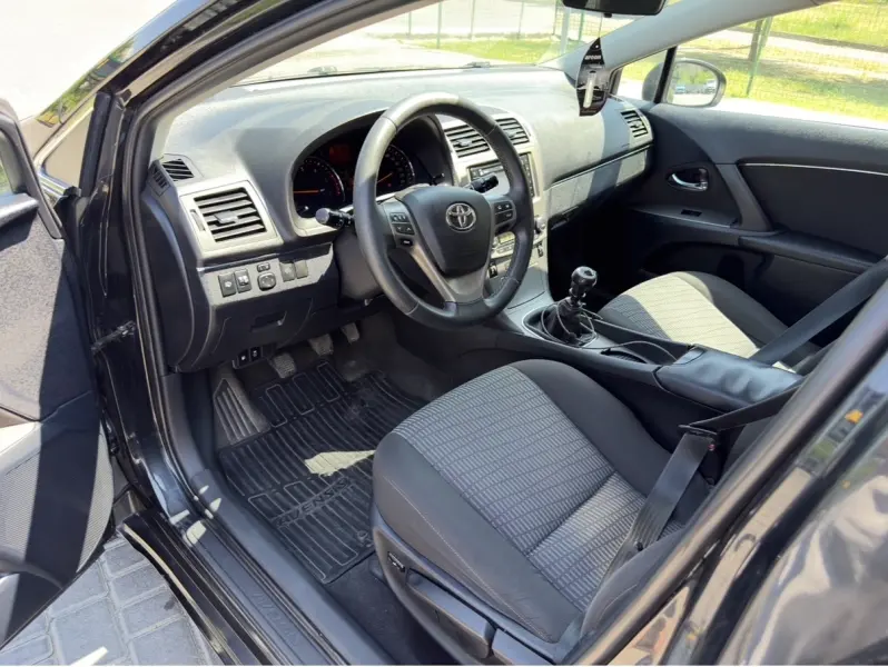 Toyota Avensis, 2010