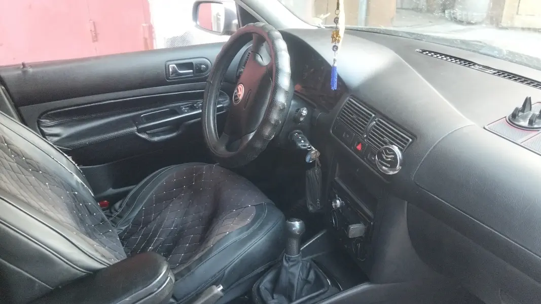 Volkswagen Golf, 2002