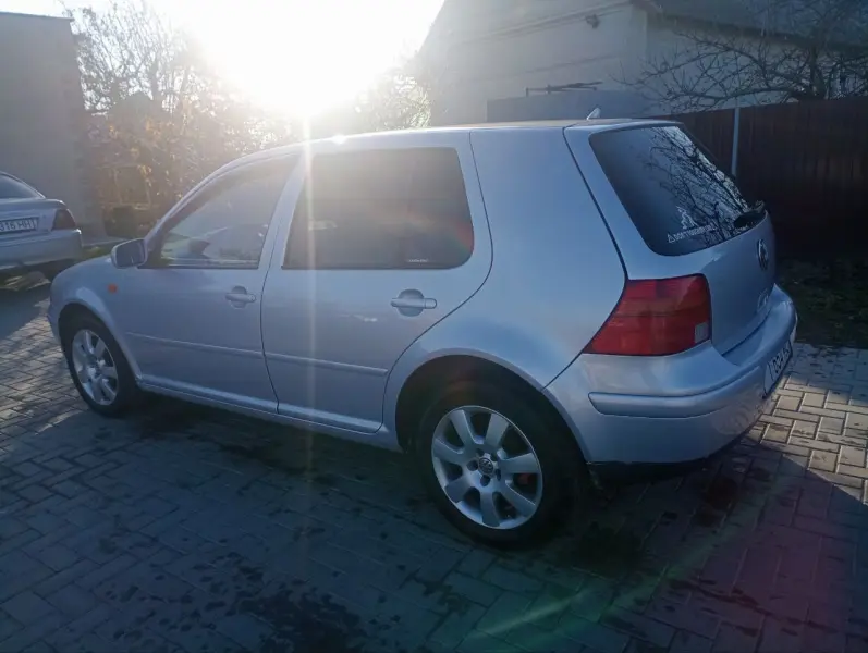 Volkswagen Golf, 2000