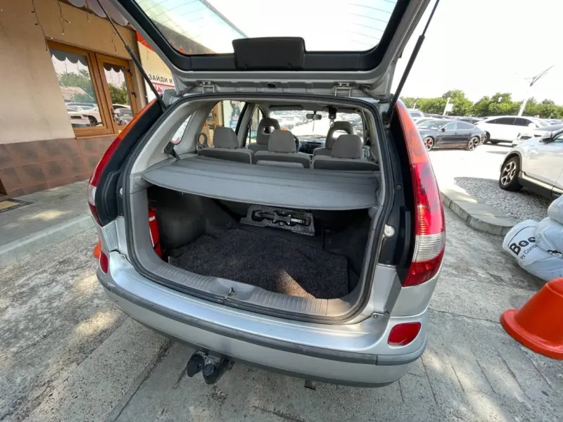 Nissan Almera Tino, 2004