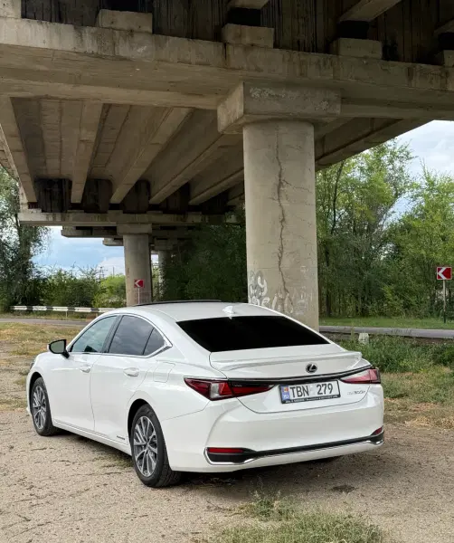 Lexus ES, 2022