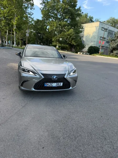 Lexus ES, 2019