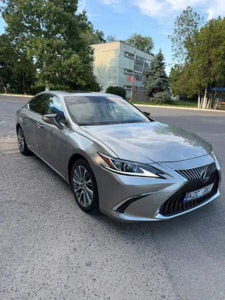 Lexus ES, 2019