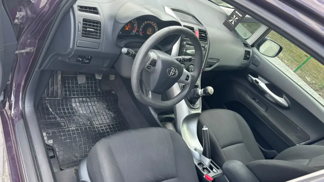 Toyota Auris, 2011