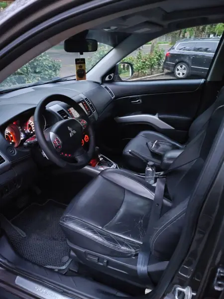 Mitsubishi Outlander, 2011