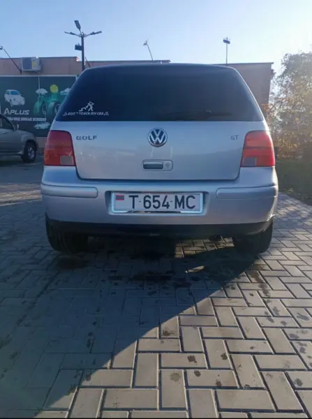 Volkswagen Golf, 2000