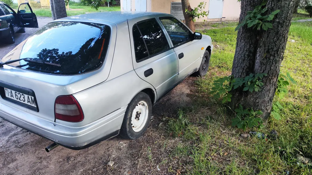 Nissan Sunny, 1993