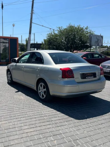 Toyota Avensis, 2004