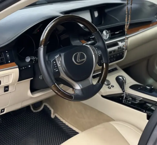 Lexus ES, 2013