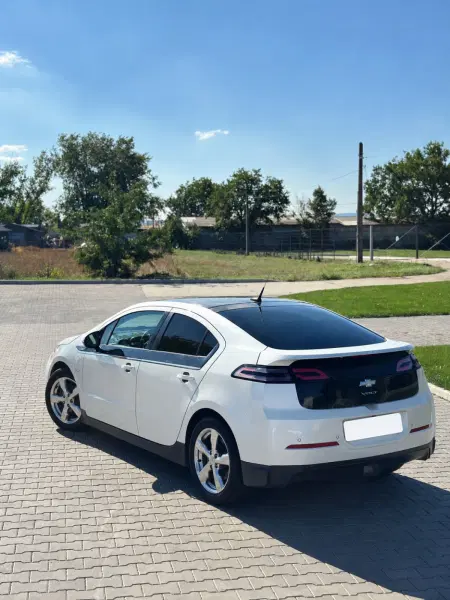 Chevrolet Volt, 2011