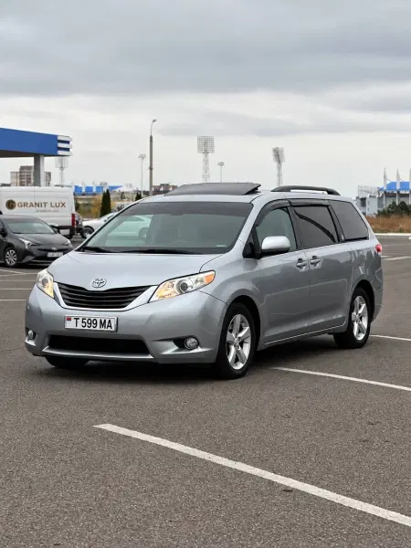 Toyota Sienna, 2013