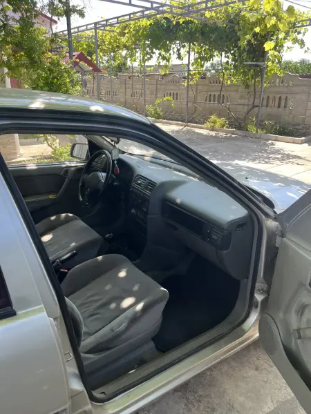 Opel Vectra, 1992