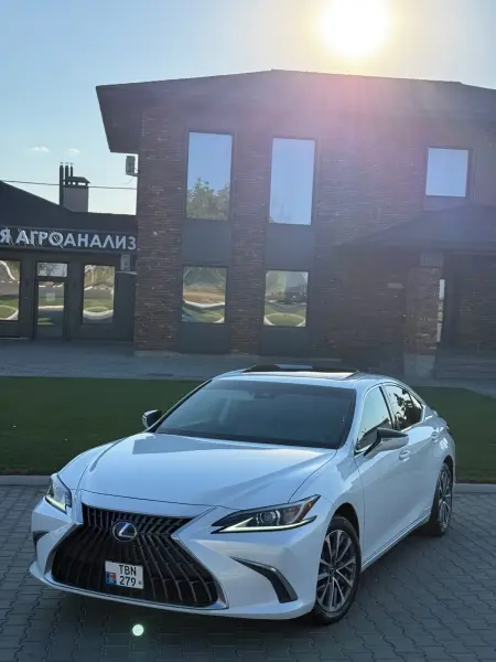 Lexus ES, 2022
