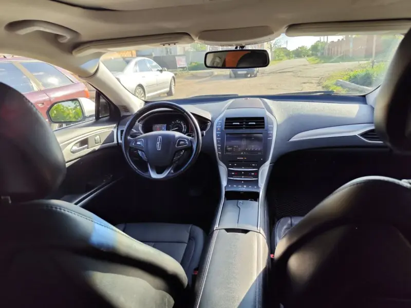Lincoln MKZ, 2016
