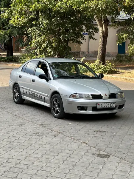 Mitsubishi Carisma, 2001
